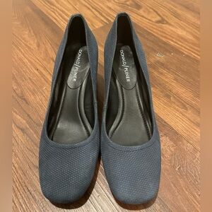 Donald J Pliner Corin Block Heel Pump Size 6M